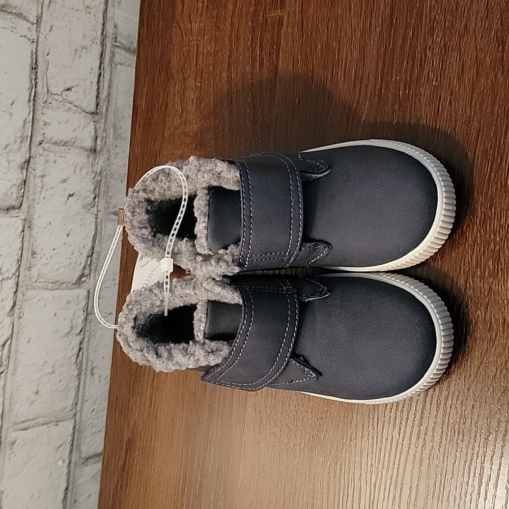 Carter's boy shoes size 10
